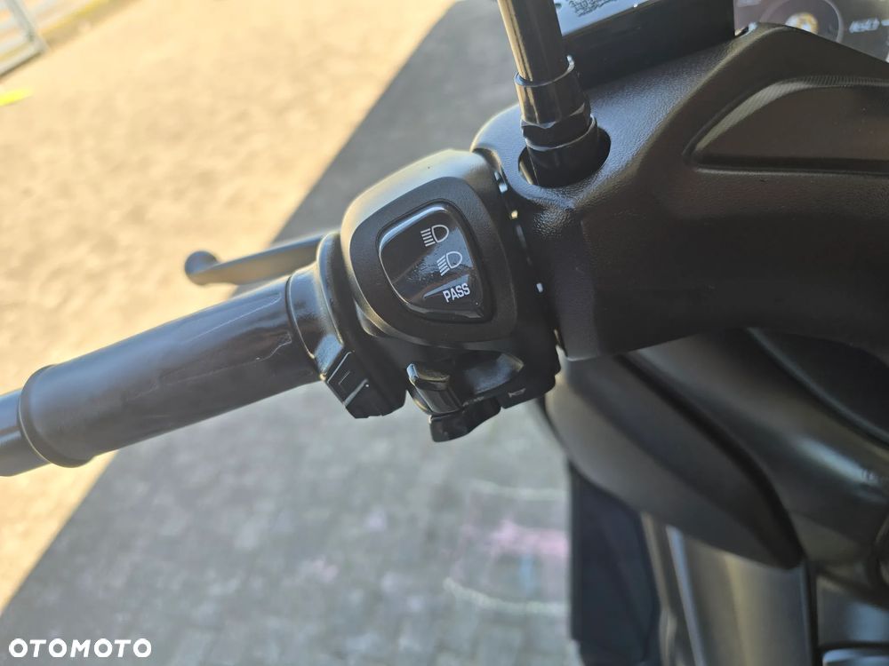 Yamaha X-max - 31