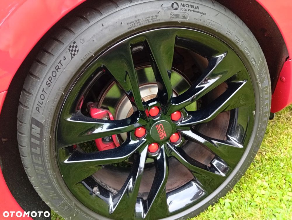Hyundai Genesis Coupe 2.0 T - 11