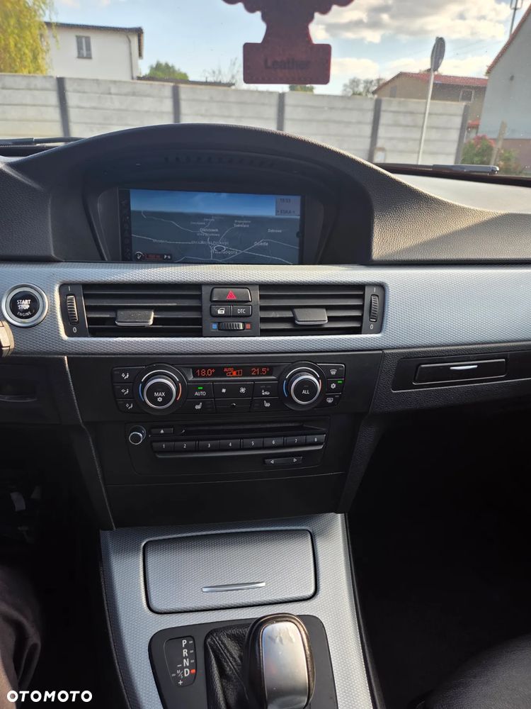 BMW Seria 3 320d DPF Touring - 16