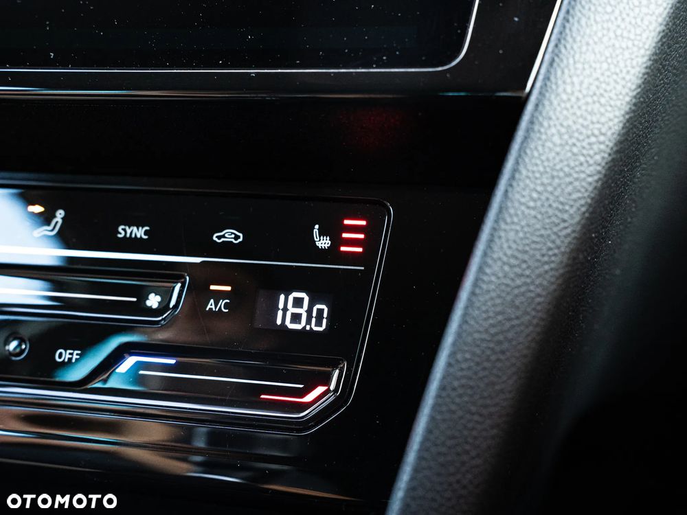 Volkswagen Passat 2.0 TDI EVO Elegance - 16