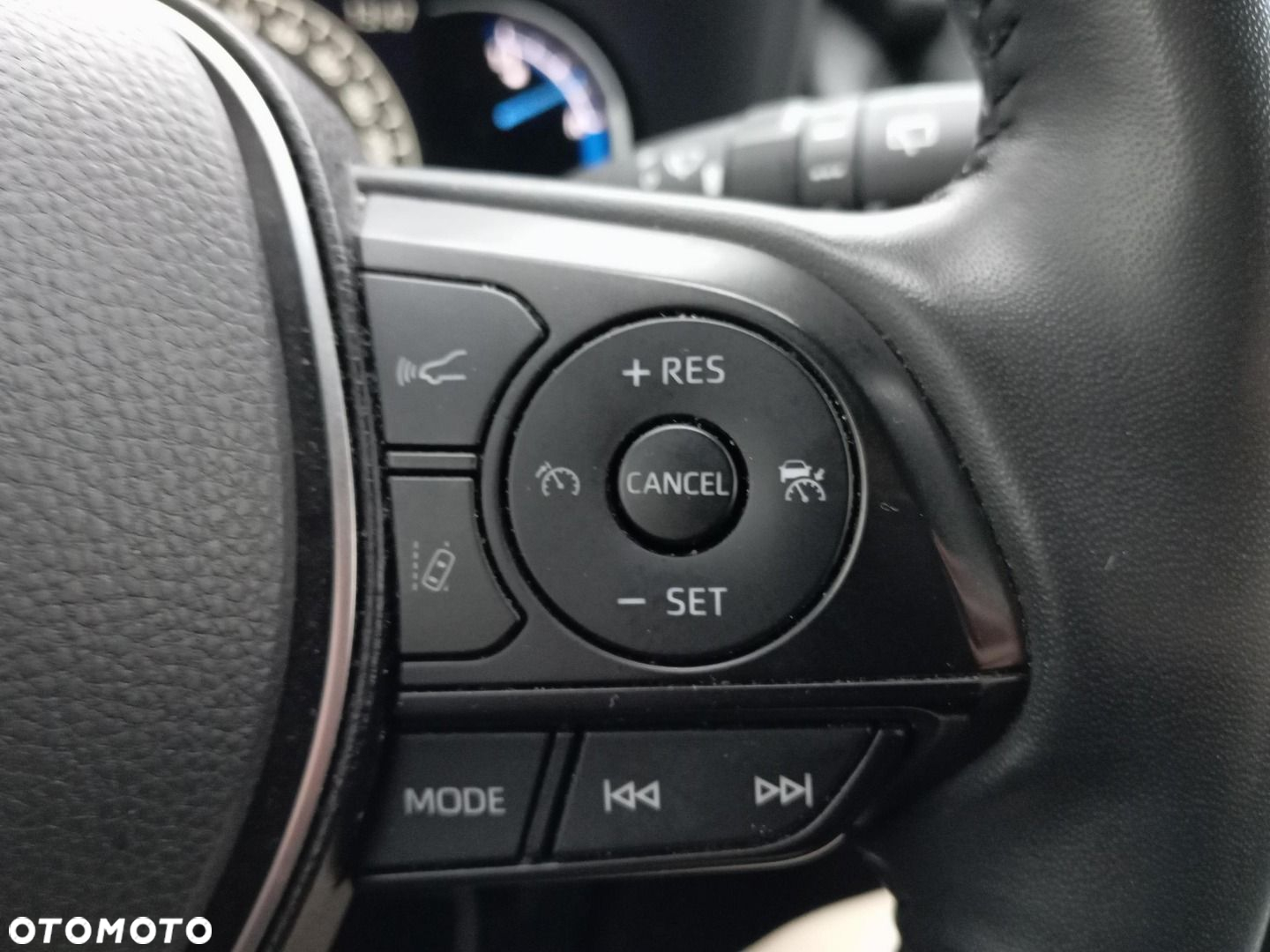 Toyota RAV4 2.5 Hybrid Black Edition by JBL 4x4 - 17