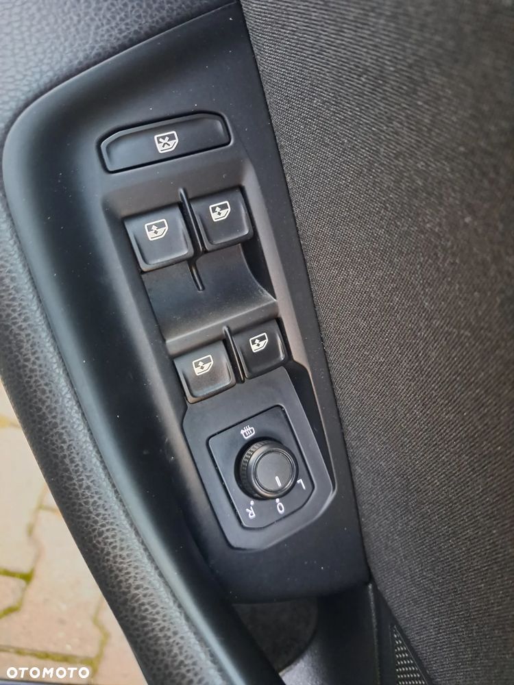 Volkswagen Passat Variant 2.0 TDI SCR Comfortline - 25