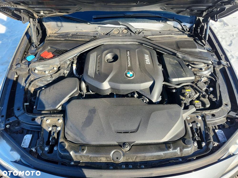 BMW Seria 3 330i xDrive Sport Line - 10