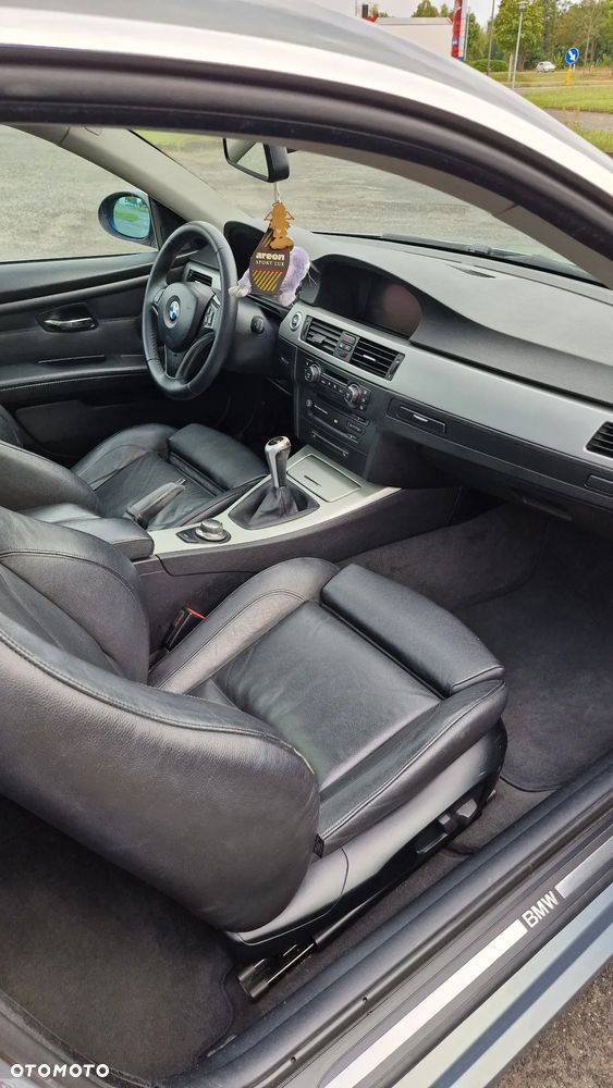 BMW Seria 3 330i Coupe - 11