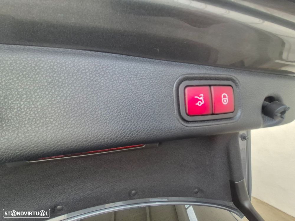Mercedes-Benz E 220 d AMG Line — fotografia 32