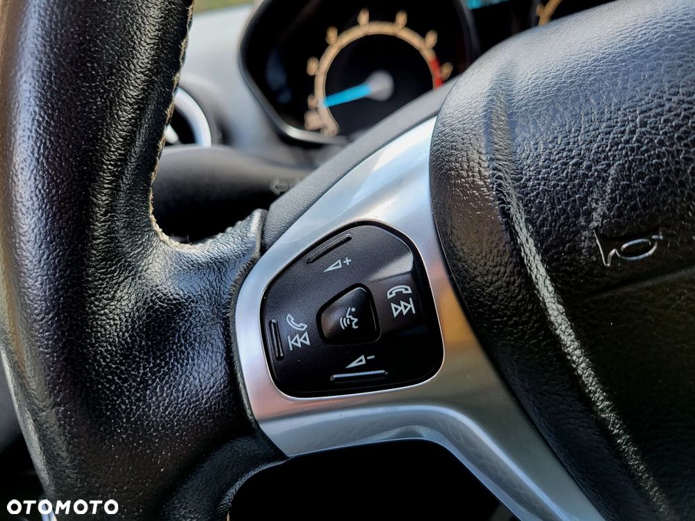 Ford Fiesta 1.0 EcoBoost STart-Stop Titanium - 36