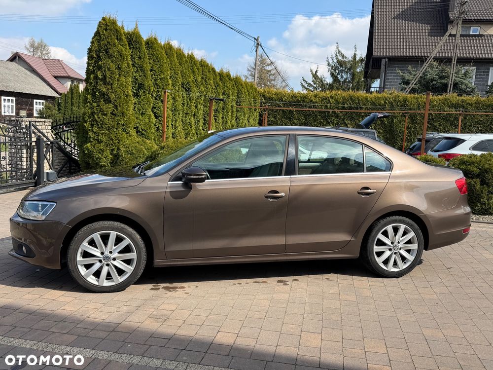 Volkswagen Jetta 1.6 TDI Life - 11