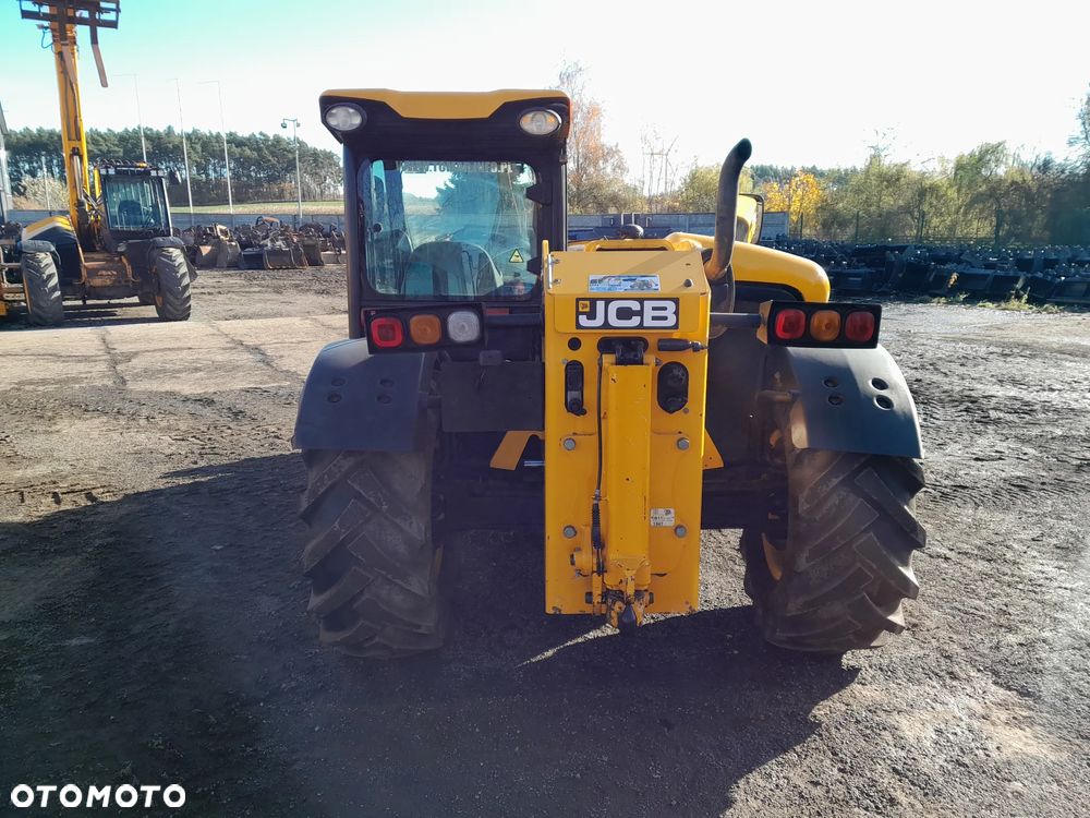 JCB 527-58 AGRI 2011R - 8