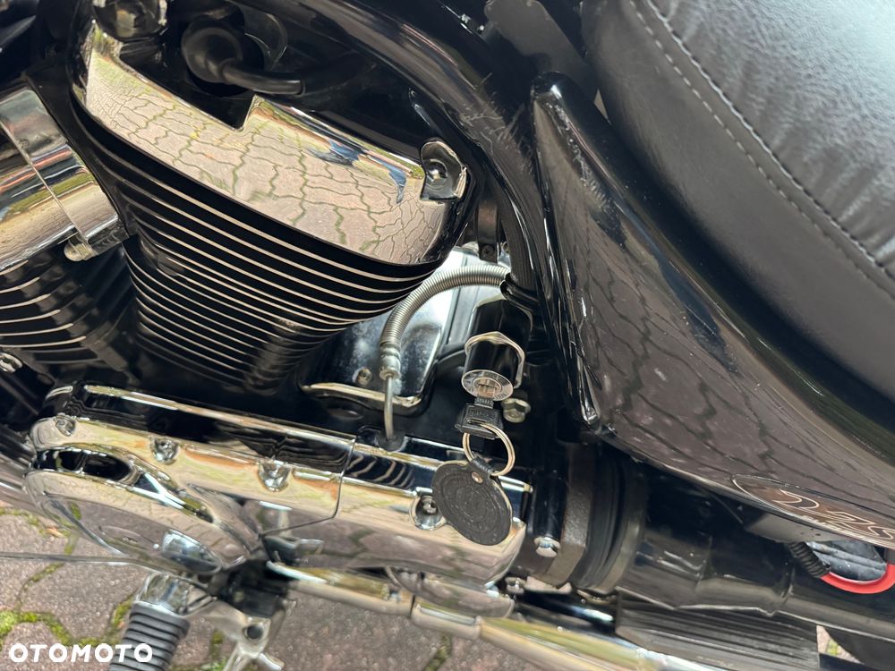 Suzuki Intruder - 17