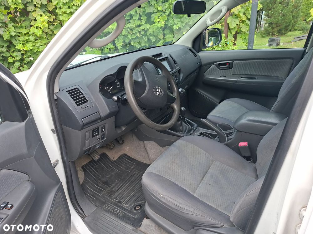 Toyota Hilux 2.5 D-4D DLX - 6