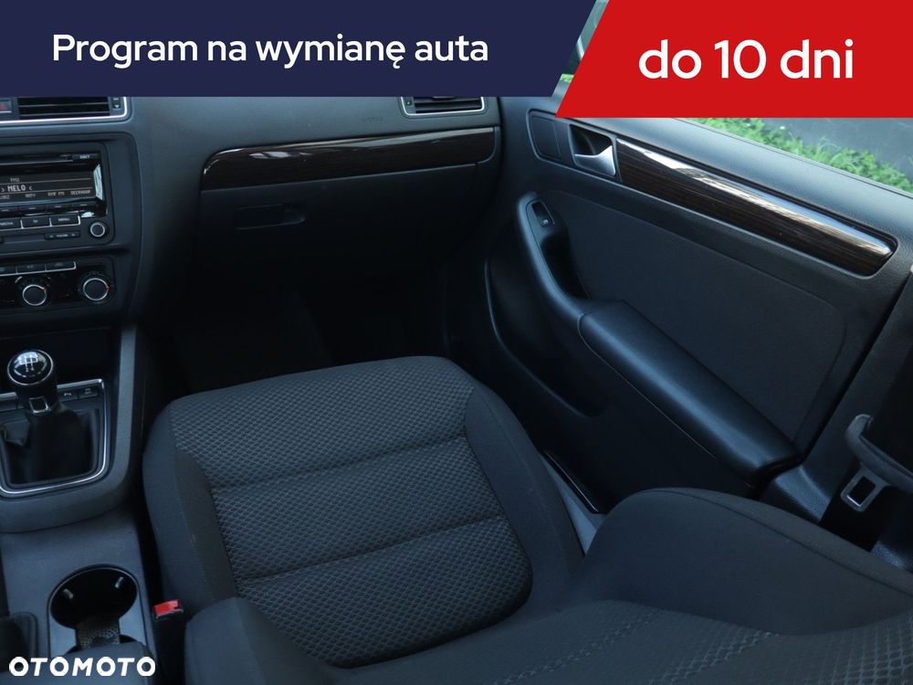 Volkswagen Jetta - 10