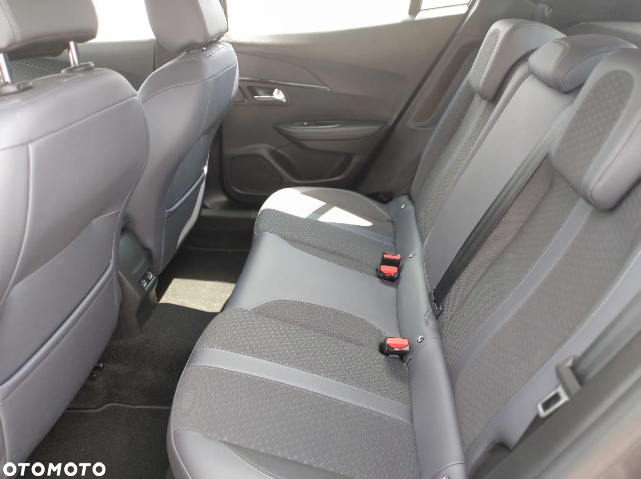 Peugeot 2008 PureTech 130 Allure Pack - 21