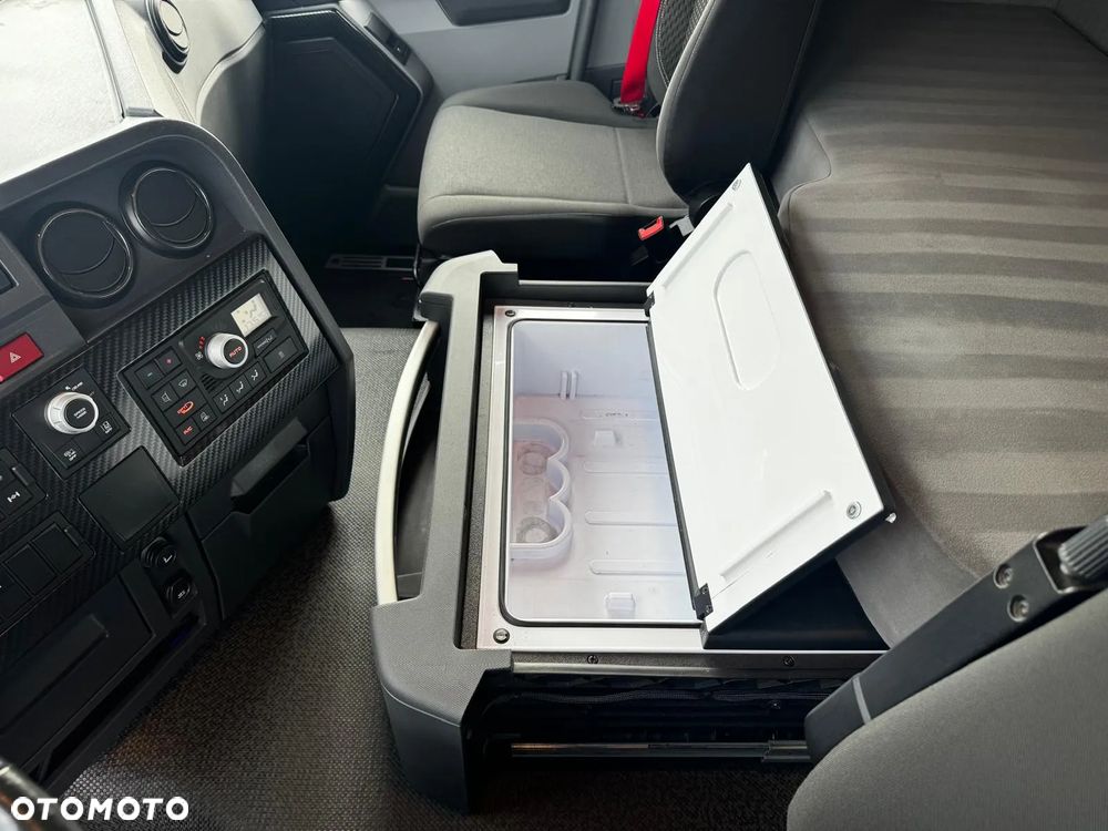 Renault T480 Sleeper Cab - 11