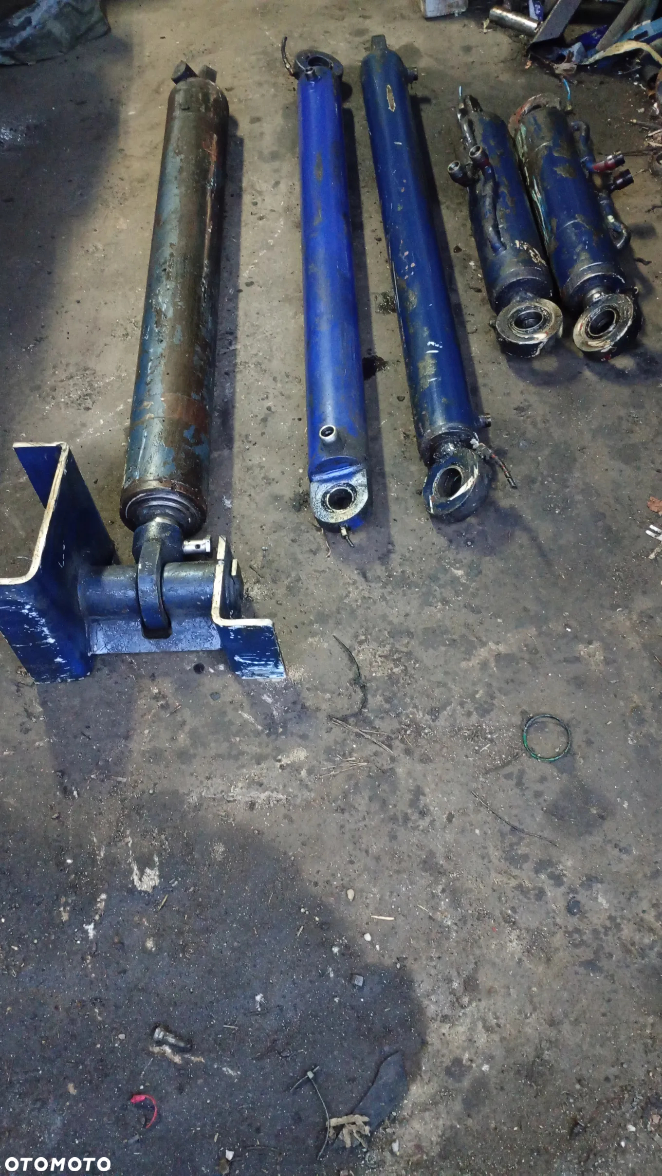 FV.  DŁUGI Siłownik  Hydrauliczny prasy ściany wypychającej dwustronnego działania  4 stopniowy  Rozłożony 440 cm Złożony 145 cm Skok 295 cm MOCNY - 4