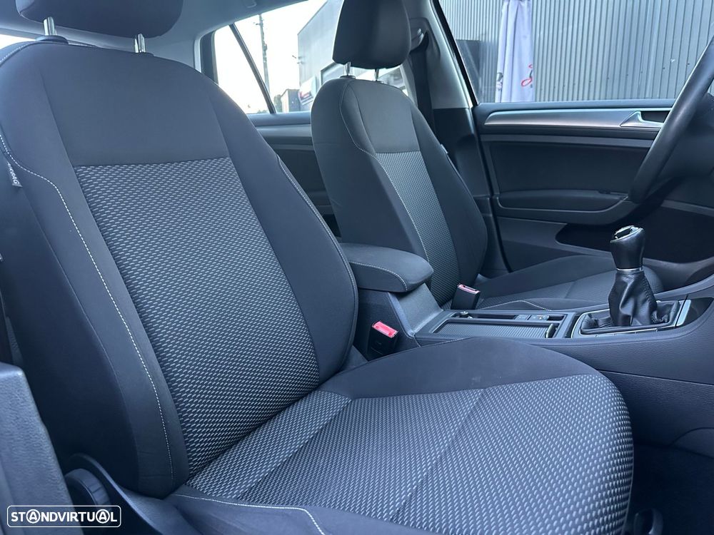 VW Golf 1.6 TDI Confortline - 16