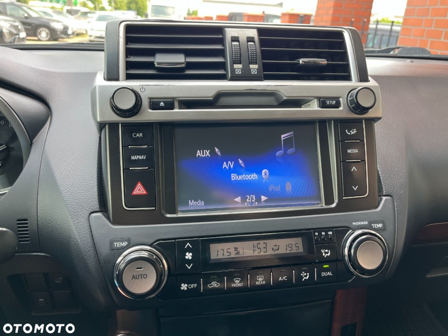 Toyota Land Cruiser - 12