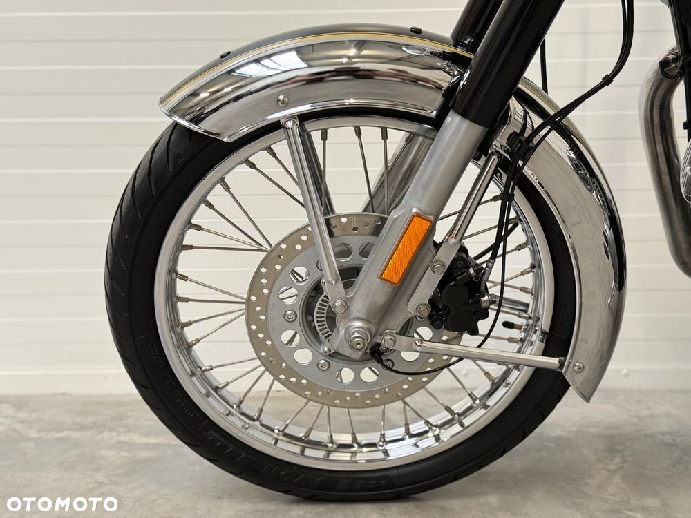 Royal Enfield Classic - 24