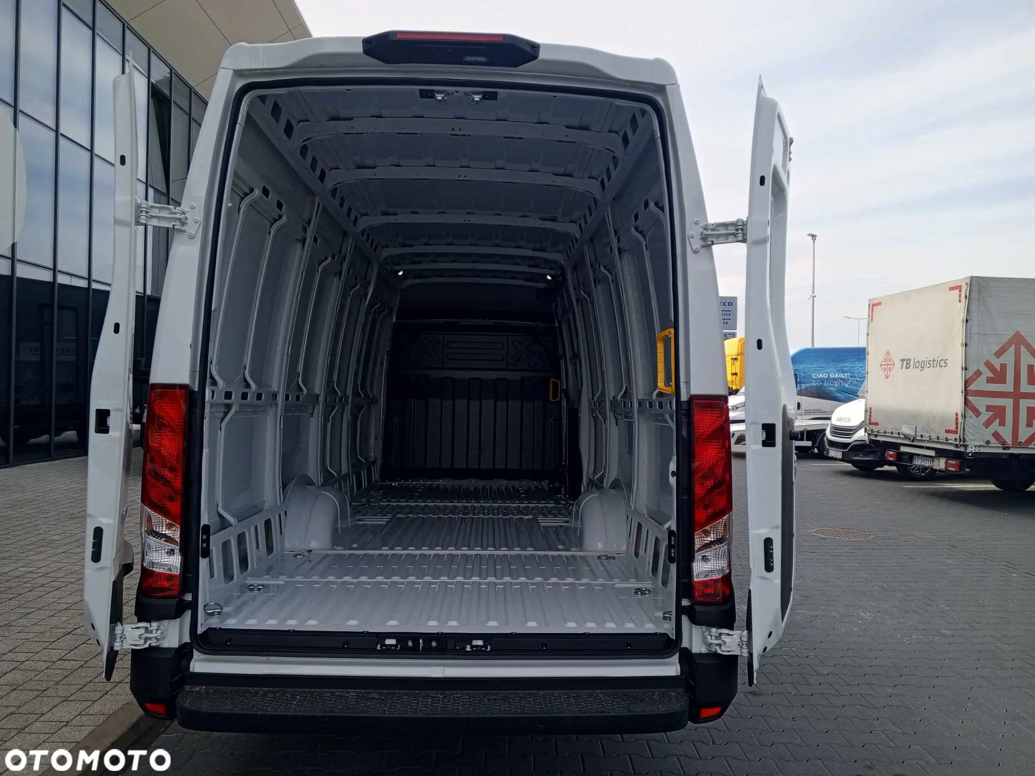 Iveco Daily 35S18HA8V MY24 - 8