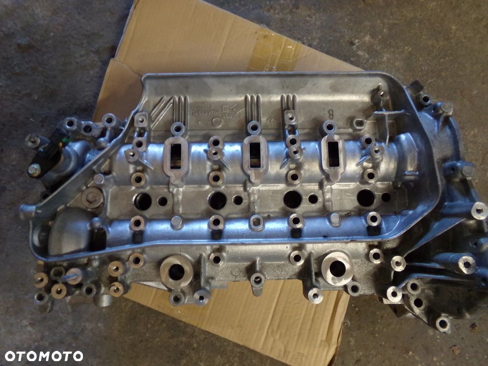 Kompletna głowica pokrywa zaworów Renault Trafic Opel Vivaro 110422959R 130C05277R - 5