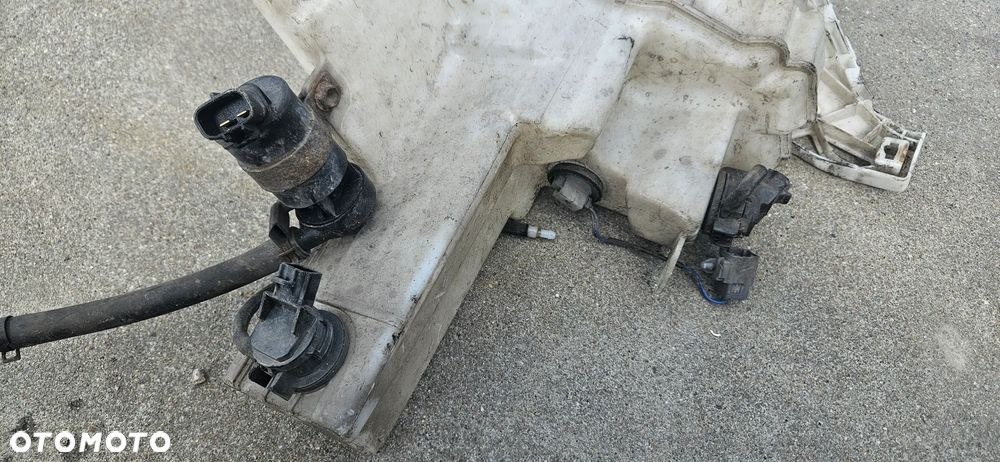 Zbiornik spryskiwaczy pompki pod xenon Mazda 5 I 2,0 CITD 2007r 860142-728 - 3