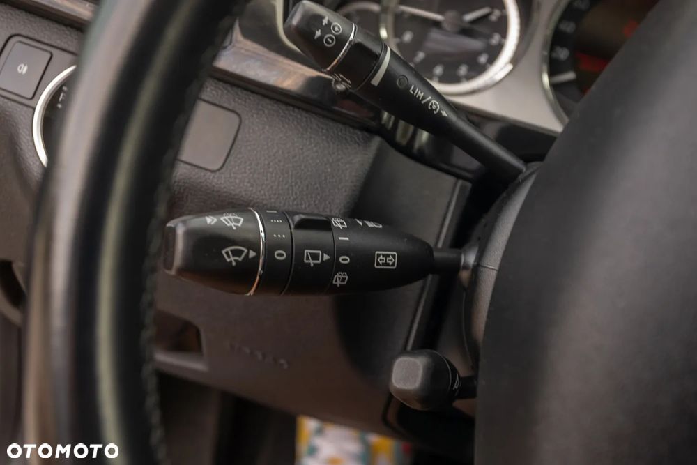 Mercedes-Benz Klasa E 350 CDI DPF 4Matic BlueEFFICIENCY 7G-TRONIC Avantgarde - 32