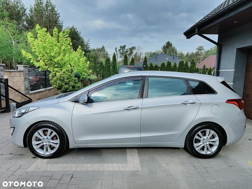 Hyundai i30 blue Kombi 1.6 CRDi Classic - 26
