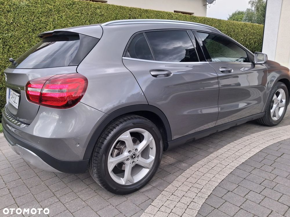 Mercedes-Benz GLA 180 AMG Line - 16