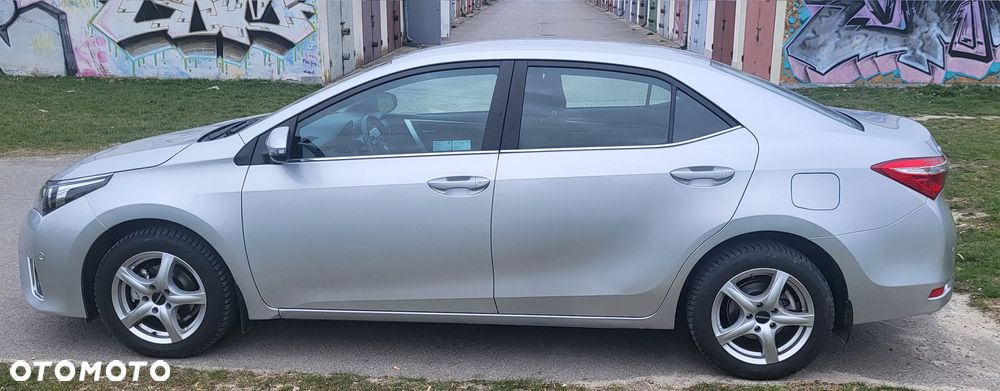 Toyota Corolla 1.6 Premium + - 2