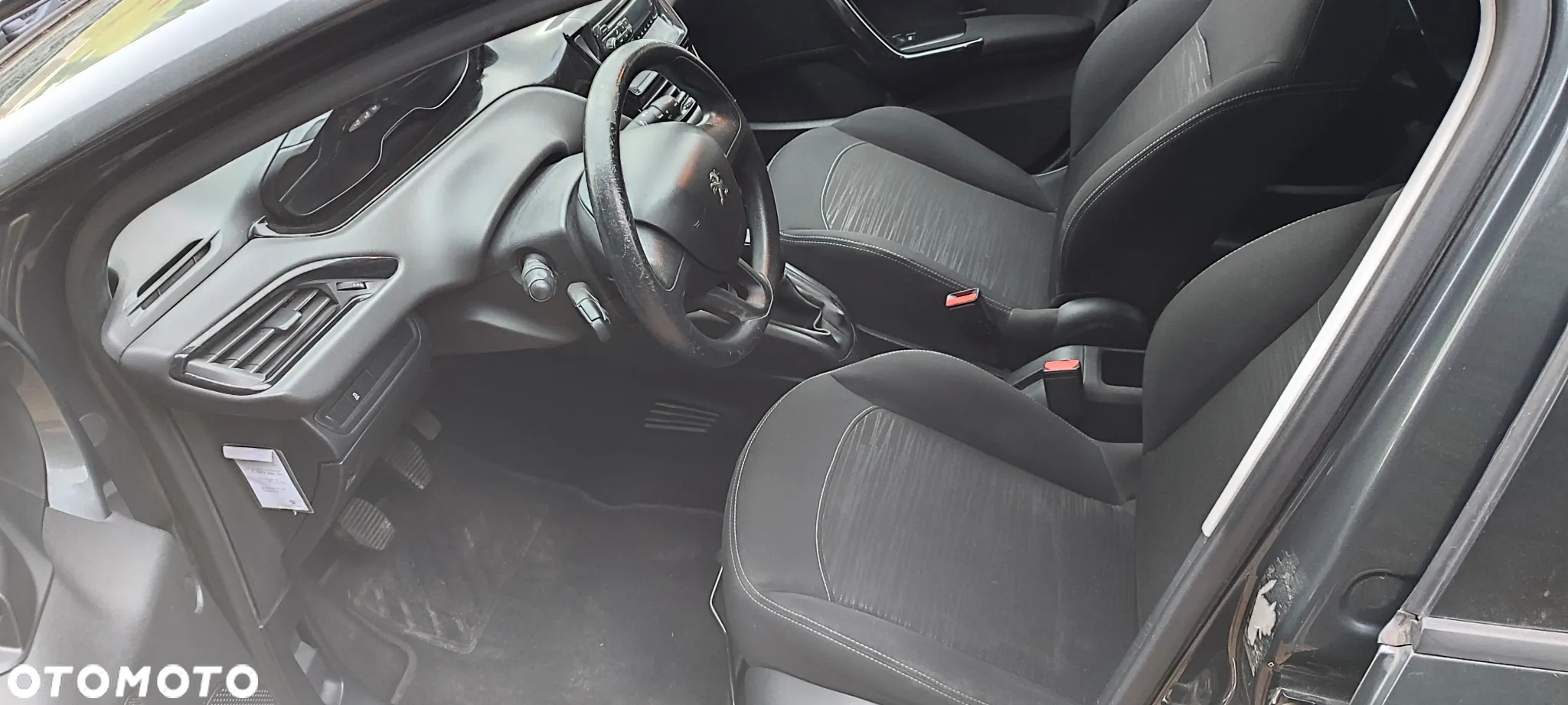 Peugeot 208 - 6