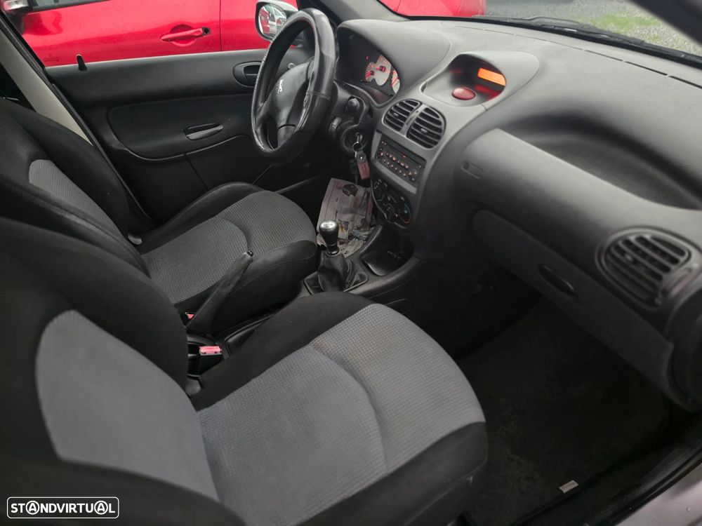 Peugeot 206 - 8