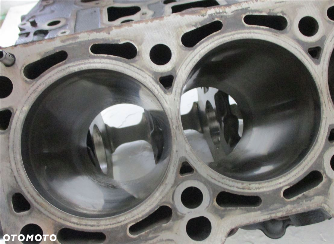 BLOK SILNIKA AUDI A8 D4 Q7 4.2 TDI V8 CDS 057023G - 10