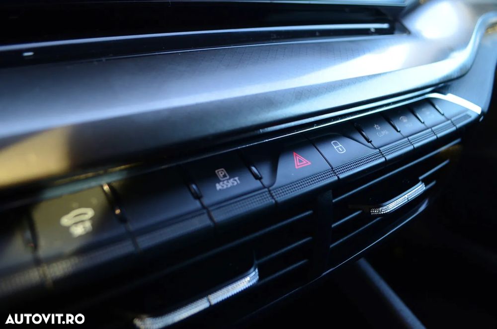 Skoda Octavia Combi 2.0 TDI DSG Selection - 20