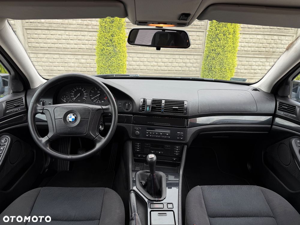BMW Seria 5 520i - 7