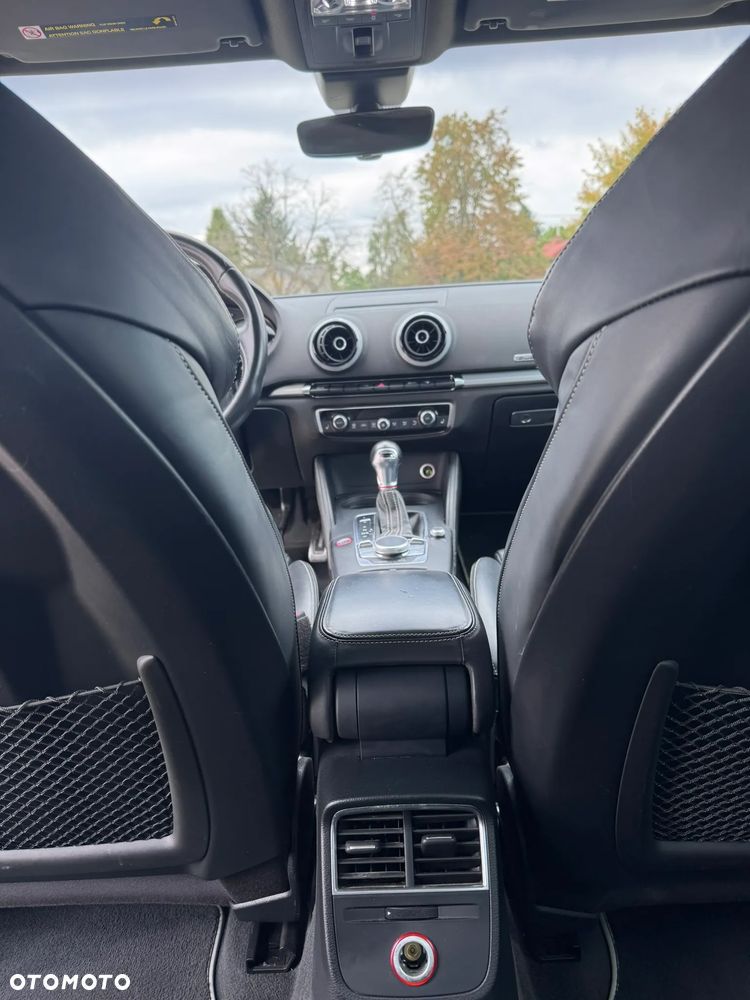 Audi S3 S tronic - 22