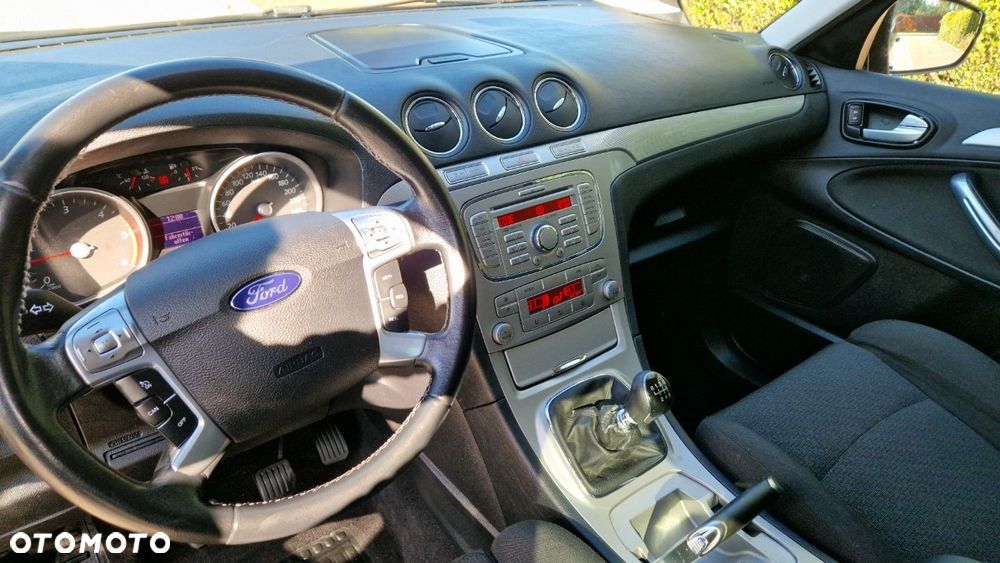 Ford S-Max - 13