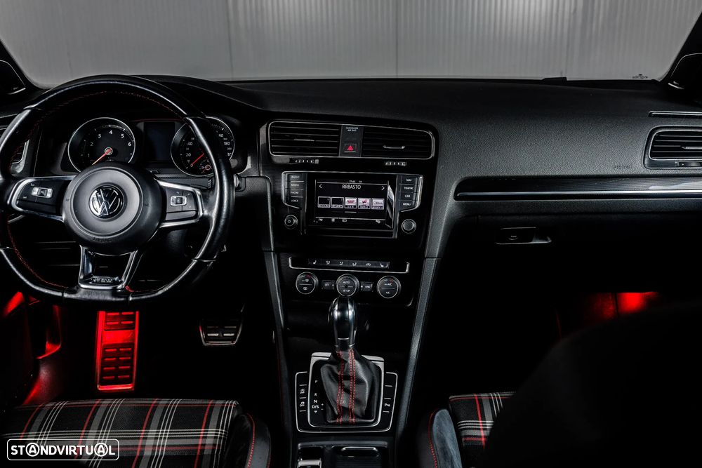 VW Golf GTI Performance BlueMotion DSG - 22