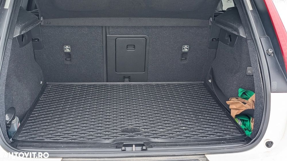 Volvo XC 40 T5 AWD Geartronic Momentum Pro - 24