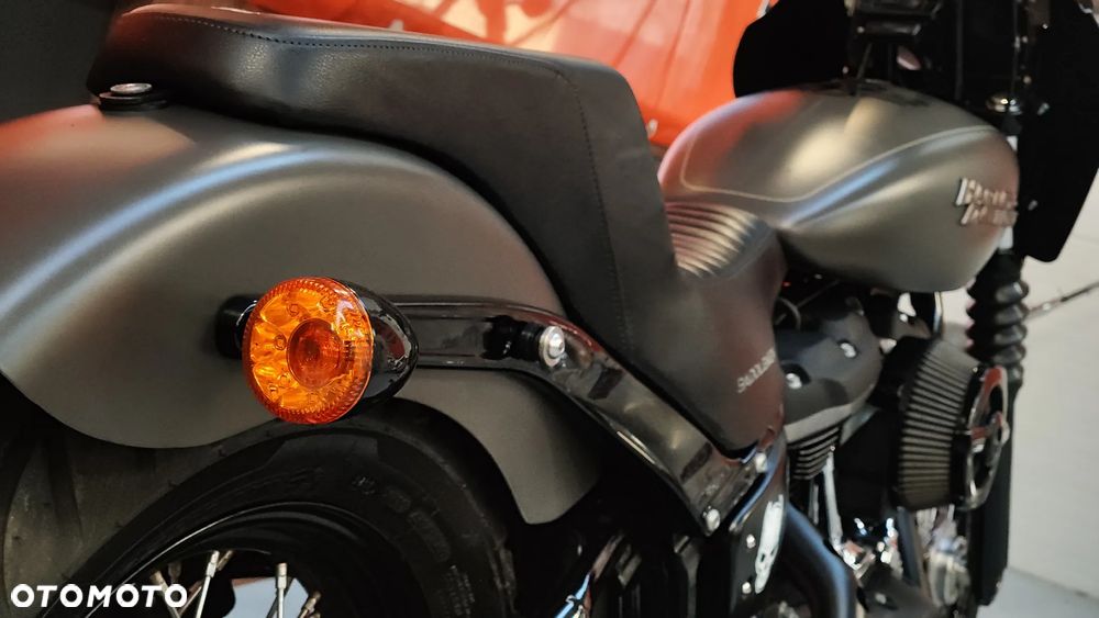 Harley-Davidson Softail Street Bob - 13