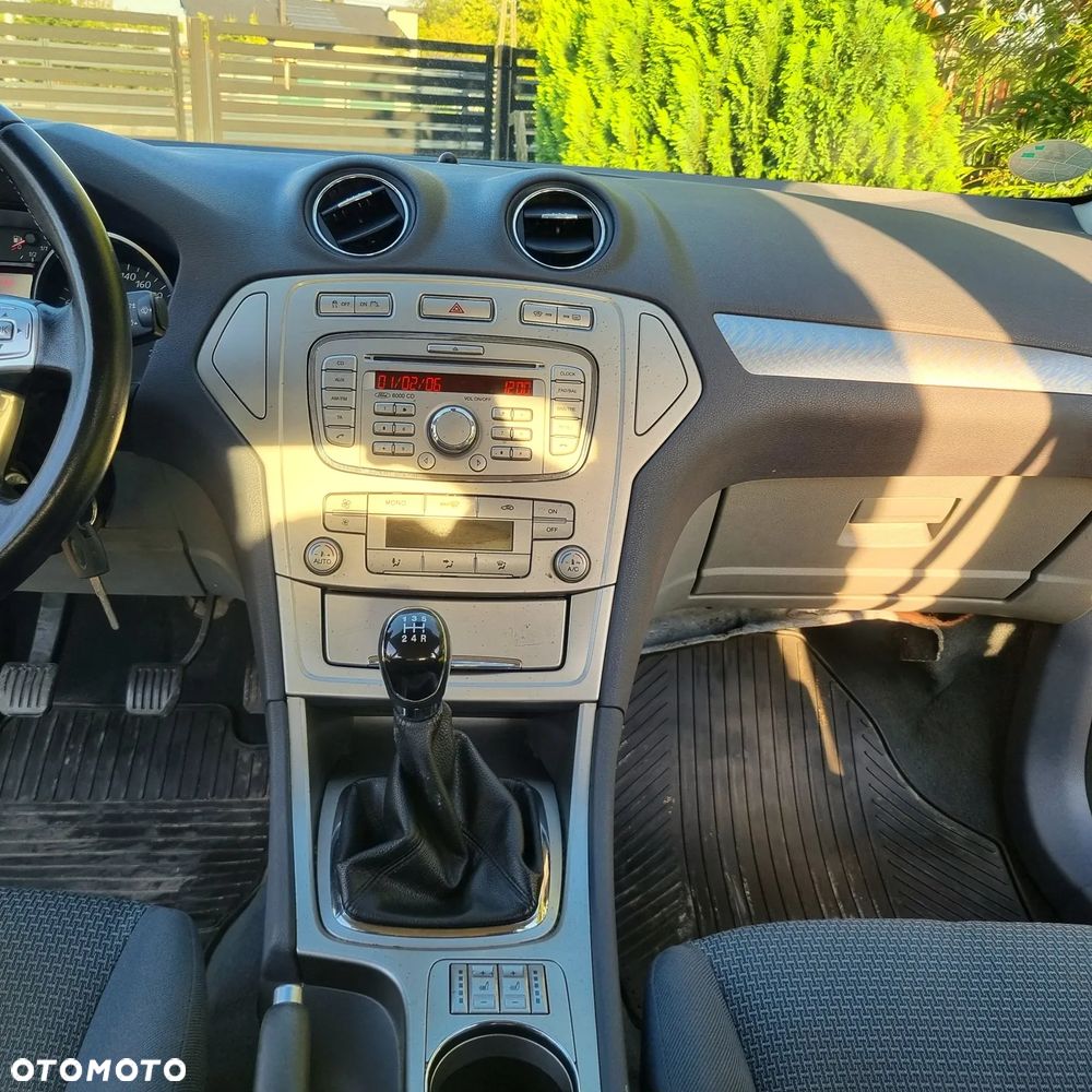 Ford Mondeo 2.0 Ambiente - 22