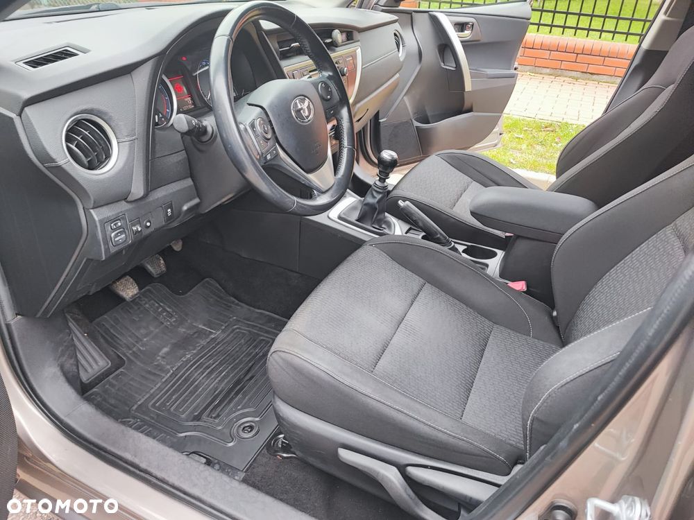 Toyota Auris - 25