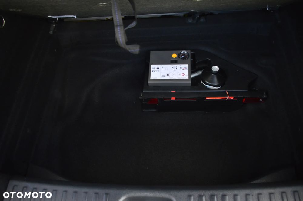 Mercedes-Benz Klasa A 250 4Matic 7G-DCT - 24