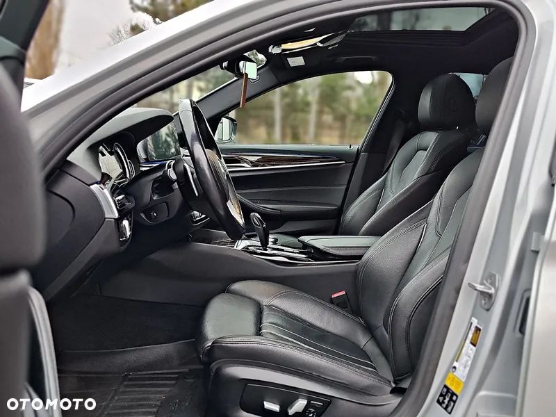 BMW Seria 5 530i xDrive Sport Line - 14