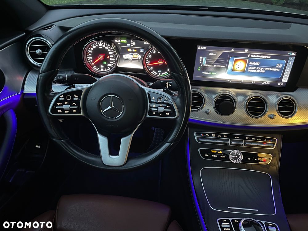 Mercedes-Benz Klasa E 200 4Matic 9G-TRONIC - 39