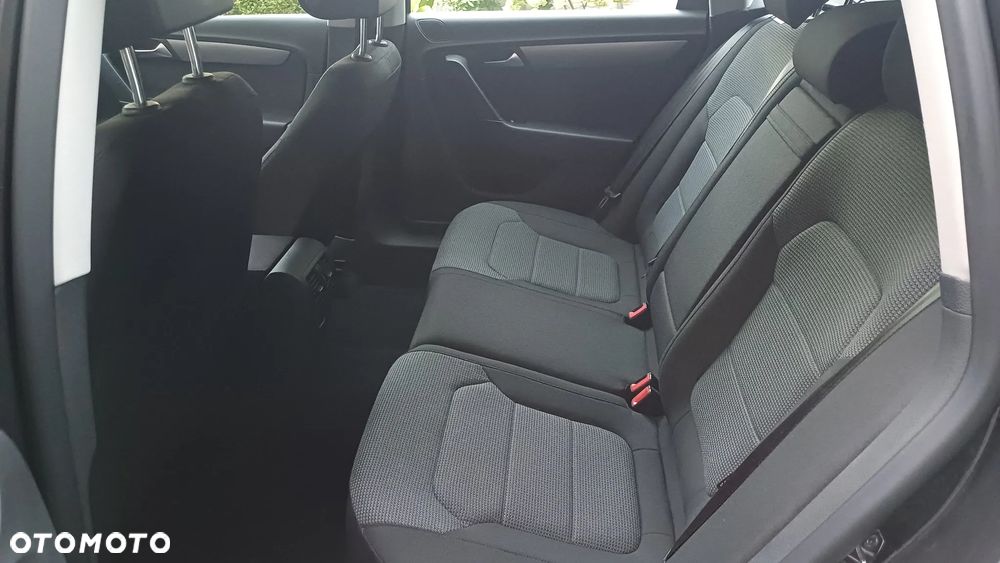 Volkswagen Passat - 8