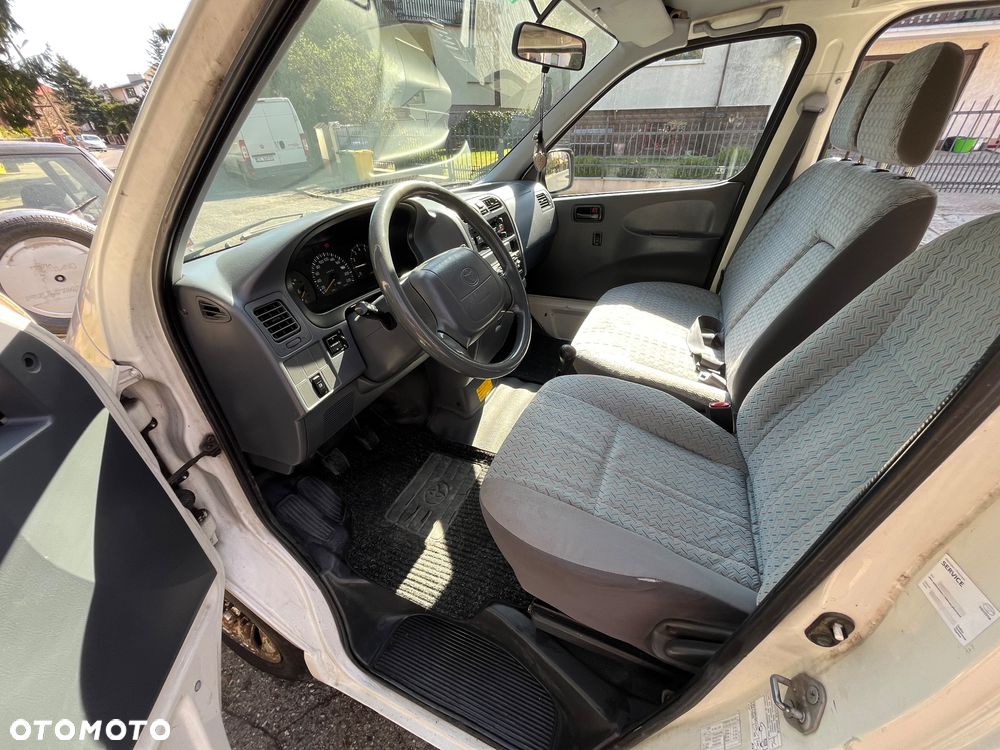 Toyota Hiace - 7