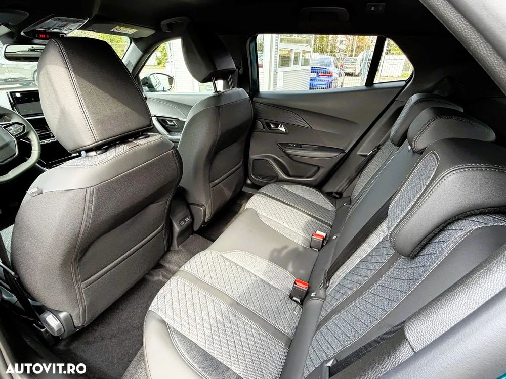 Peugeot 2008 1.2L e-DCS6 MHEV Allure - 11
