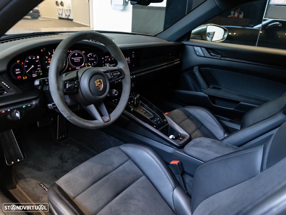 Porsche 911 (992) Carrera 4 GTS PDK - 28