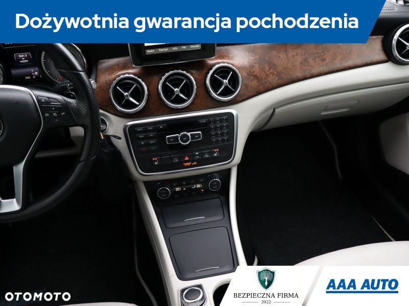 Mercedes-Benz GLA - 9