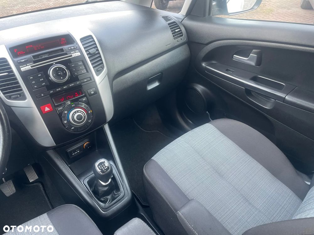 Kia Venga - 10