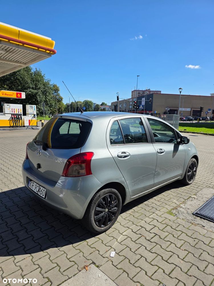 Toyota Yaris - 8